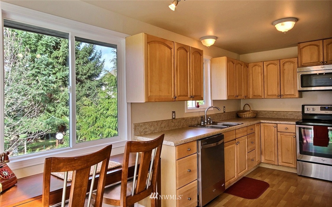 563 Orcas Avenue Northeast Renton, WA 98059 - Photo 7 of 25 Gallery Image 7