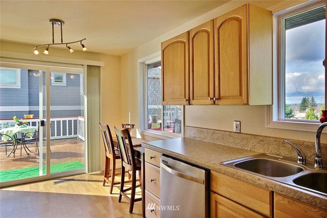563 Orcas Avenue Northeast Renton, WA 98059 - Photo 8 of 25 Gallery Image 8