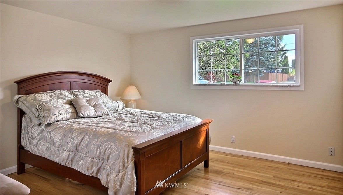 563 Orcas Avenue Northeast Renton, WA 98059 - Photo 9 of 25 Gallery Image 9