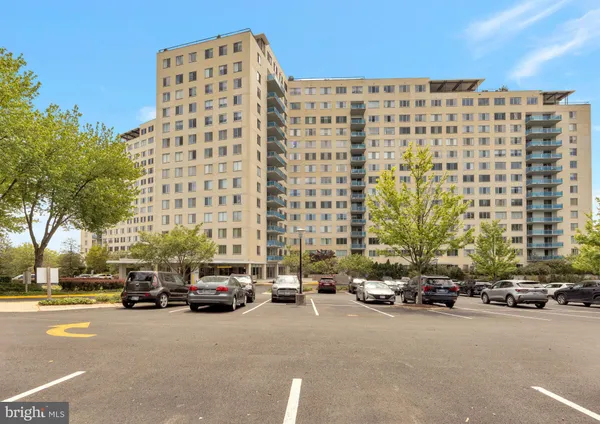$289,000 | 10500 Rockville Pike, Unit M11, Rockville, MD 20852