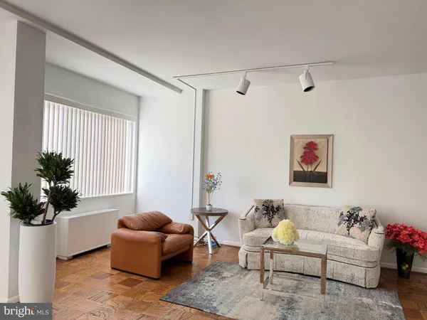 $289,000 | 10500 Rockville Pike, Unit M11, Rockville, MD 20852