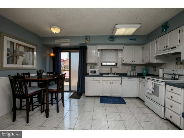 222 Carr Circle Springfield, PA 19064 - Photo 11 of 25 Kitchen