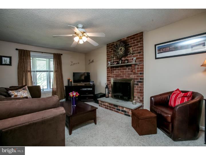 222 Carr Circle Springfield, PA 19064 - Photo 3 of 25 Family Room