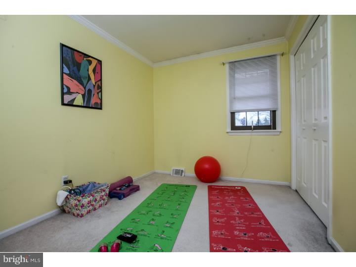 222 Carr Circle Springfield, PA 19064 - Photo 21 of 25 Bedroom