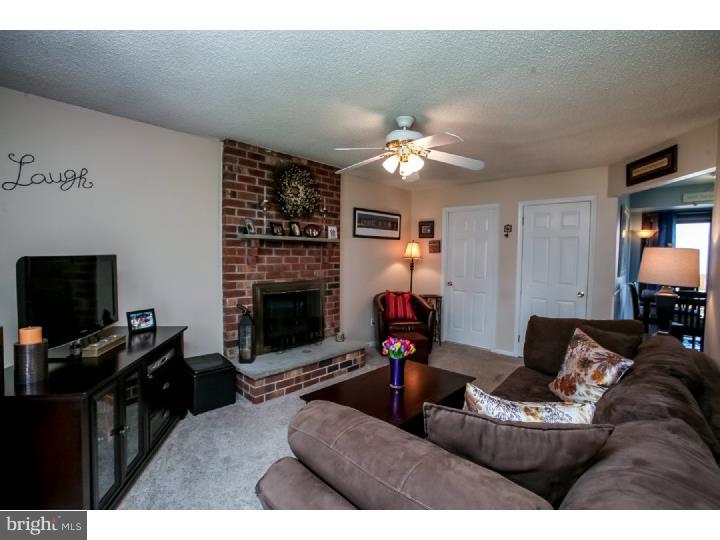 222 Carr Circle Springfield, PA 19064 - Photo 4 of 25 Family Room