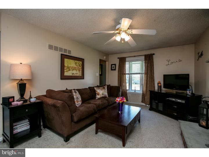 222 Carr Circle Springfield, PA 19064 - Photo 5 of 25 Family Room