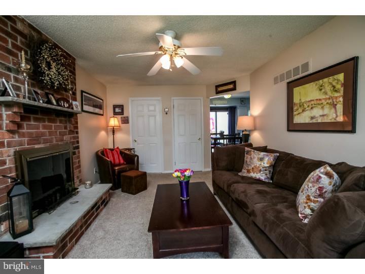 222 Carr Circle Springfield, PA 19064 - Photo 6 of 25 Family Room