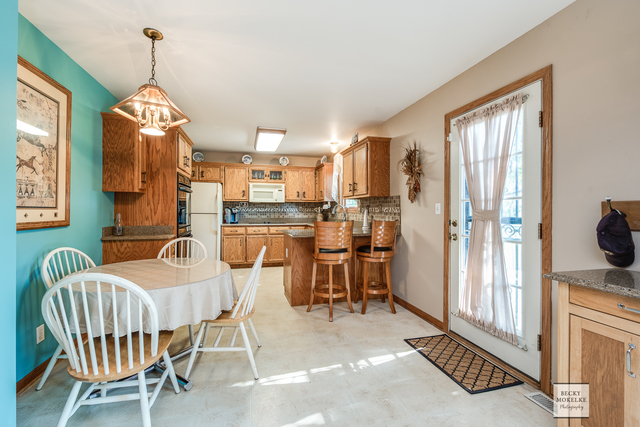 5545 Nettle Creek Road Morris, IL 60450 - Photo 25 of 45 a dining room with furniture and window