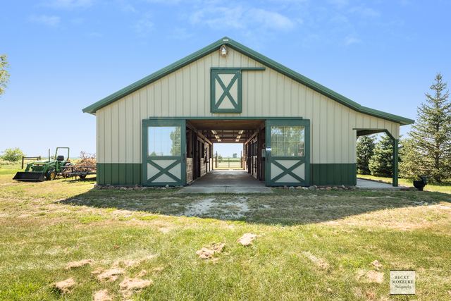 5545 Nettle Creek Road Morris, IL 60450 - Photo 7 of 45 a view of a back yard of the house
