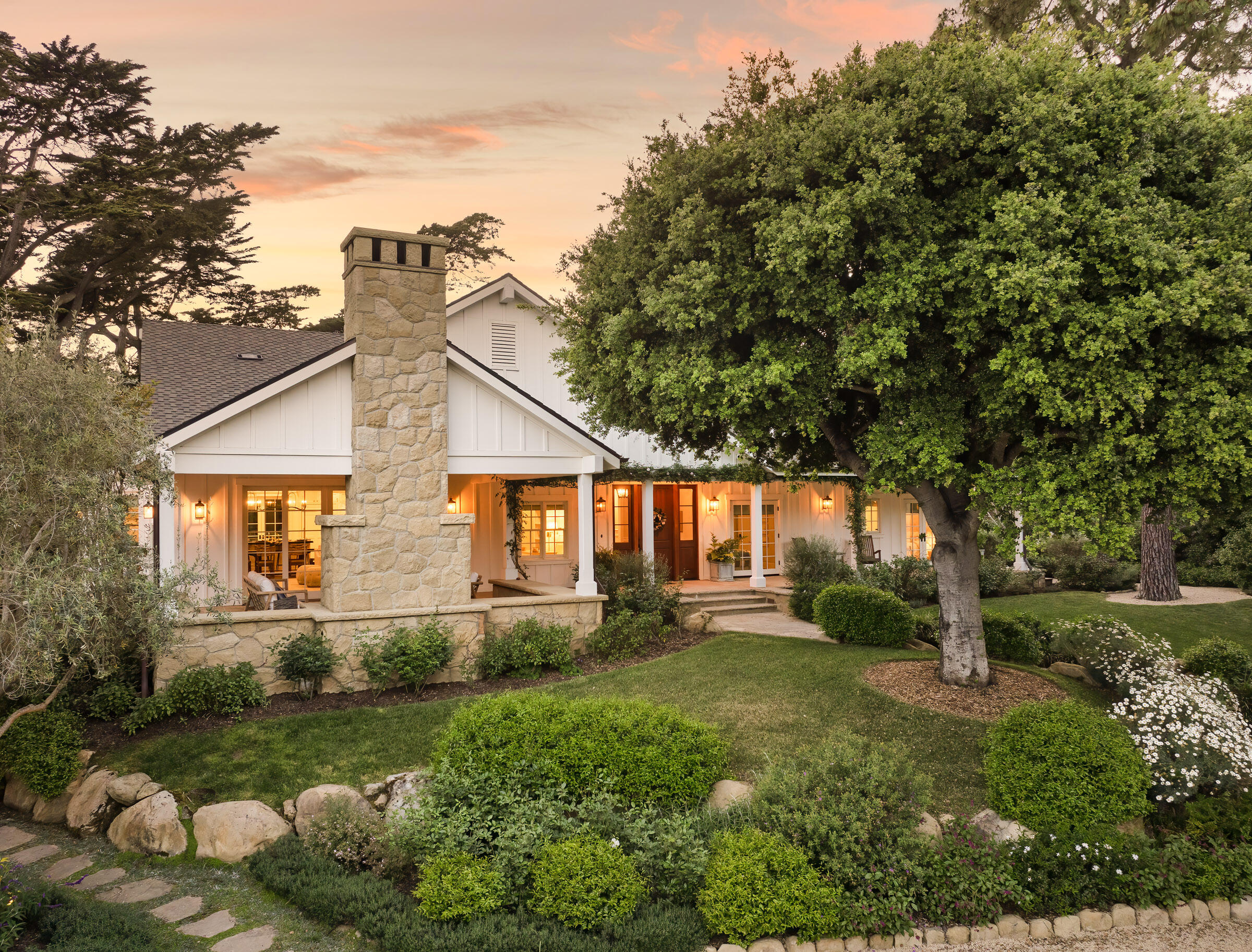 Enchanting Hedgerow Estate