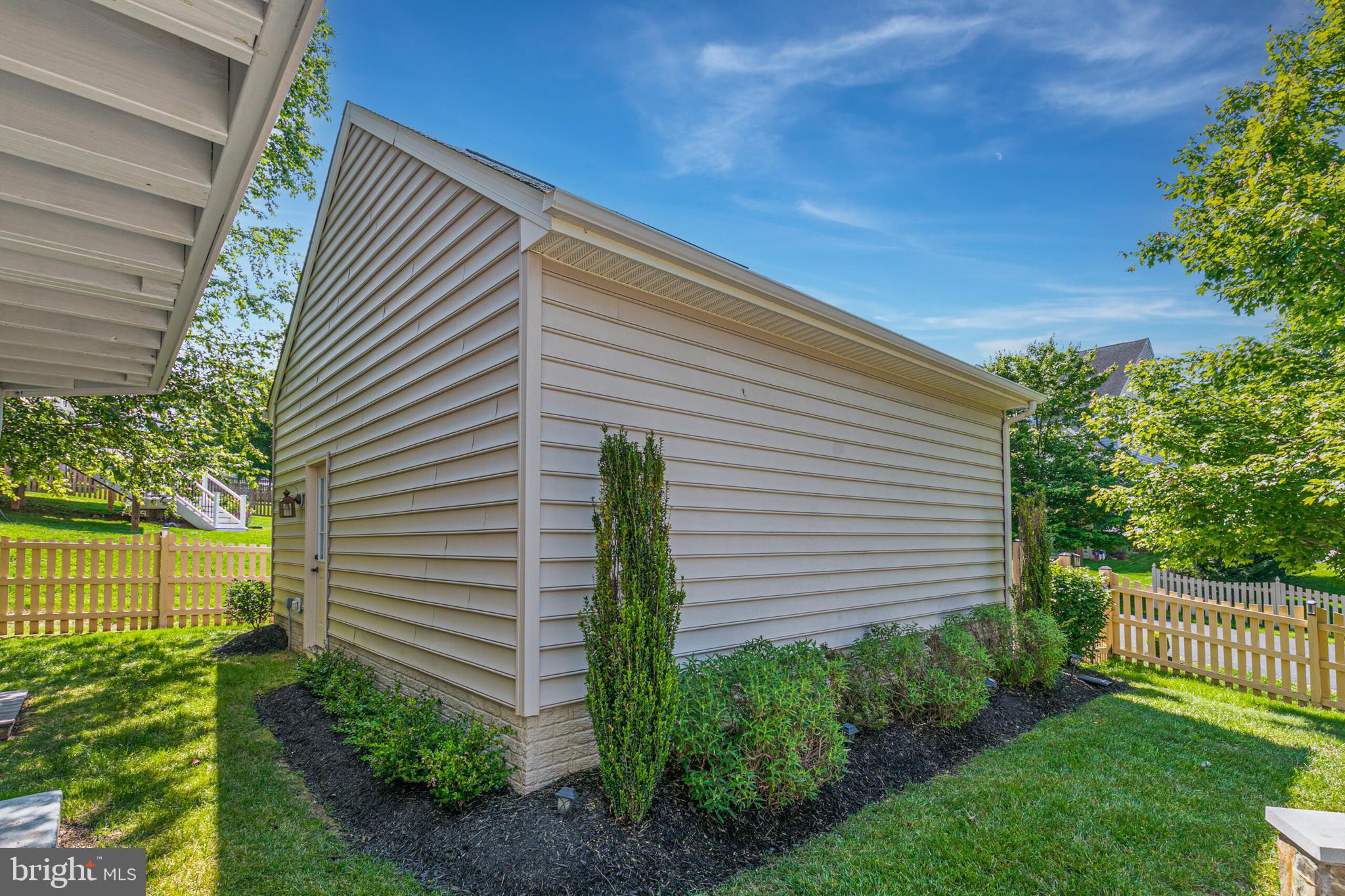 40652 Banshee Drive Leesburg, VA 20175 - Photo 45 of 51 a view of a backyard with plants