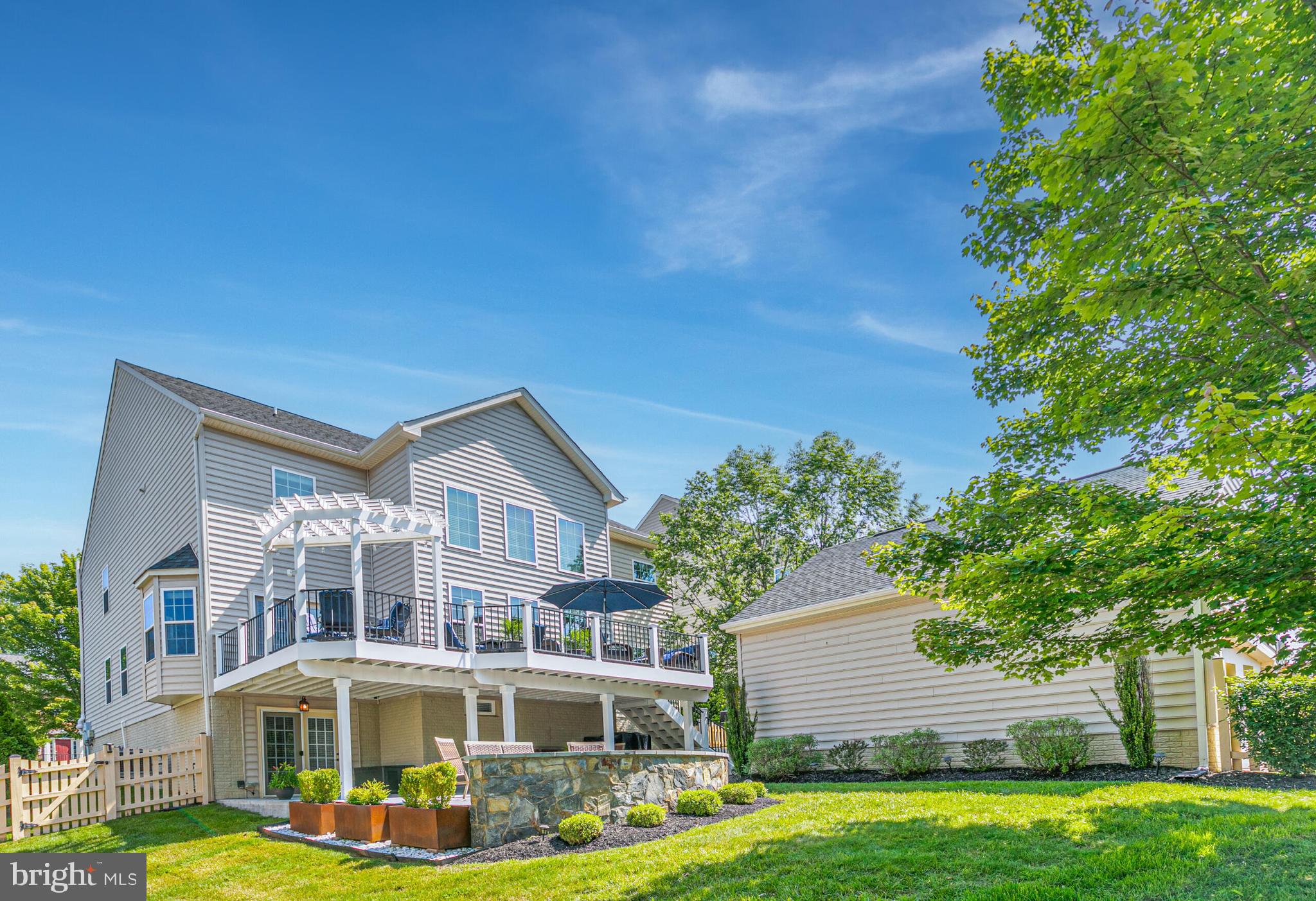 40652 Banshee Drive Leesburg, VA 20175 - Photo 47 of 51 a front view of a house with garden