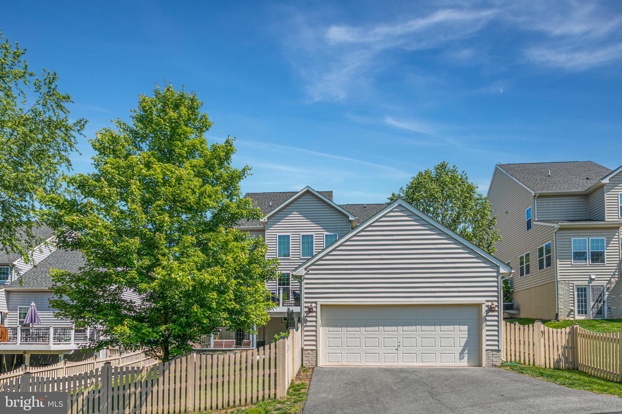 40652 Banshee Drive Leesburg, VA 20175 - Photo 49 of 51 a view of a house with a small yard and wooden fence