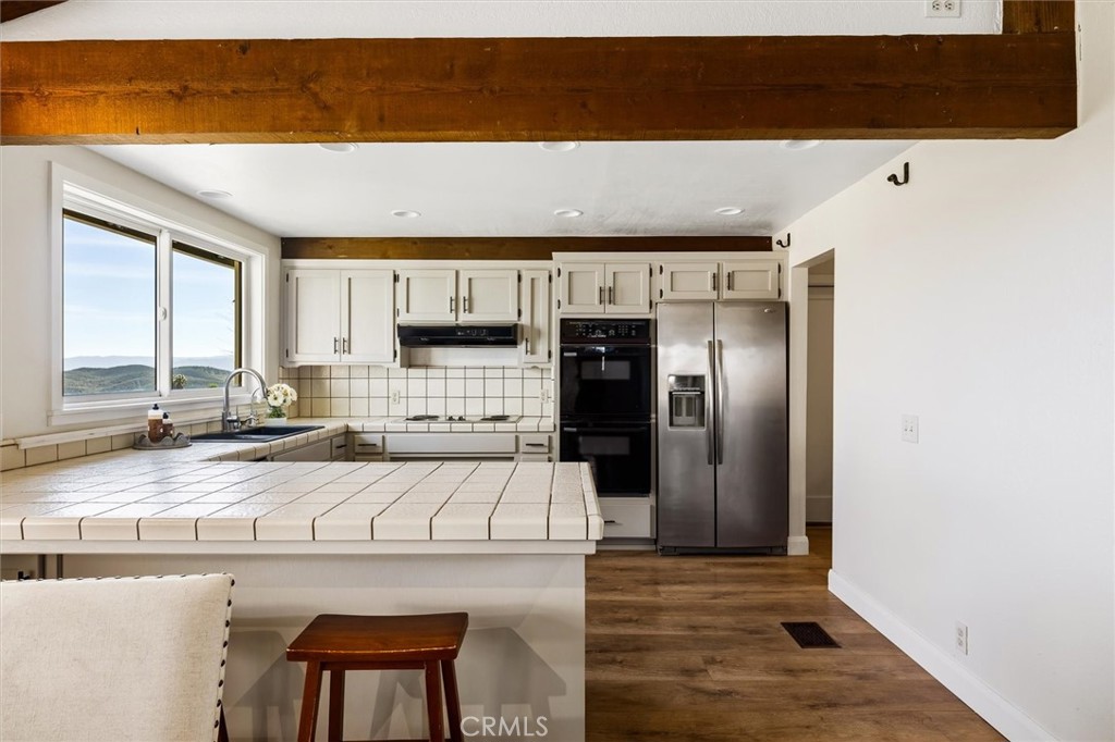 7491 Kingsbury Road Templeton, CA 93465 - Photo 10 of 53 Main House Kitchen
