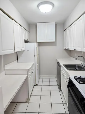 $199,900 | 79 Pointe Circle South, Unit 79, Coram, NY 11727