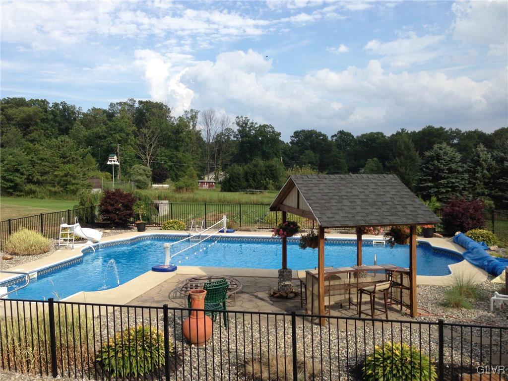 4050 Mountain Road Slatington, PA 18080 - Photo 2 of 27 Gallery Image 2