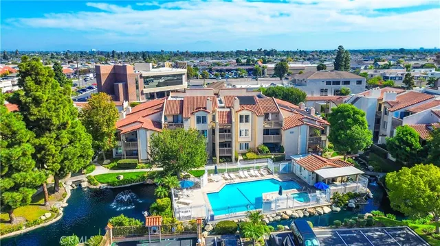 $465,000 | 16551 Grunion Lane, Unit 204, Huntington Beach, CA 92649