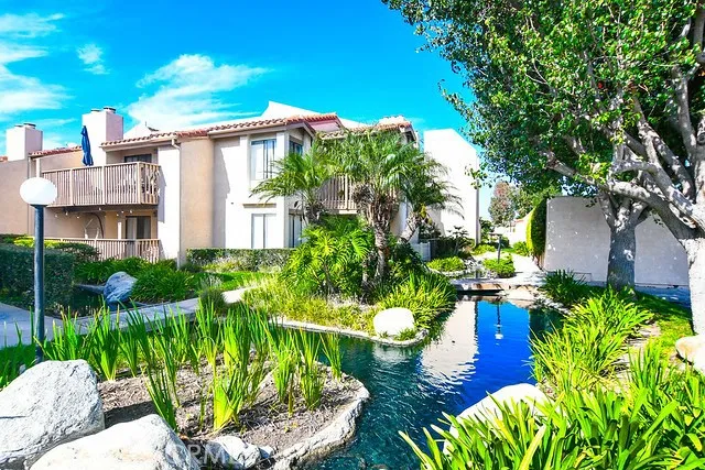 $465,000 | 16551 Grunion Lane, Unit 204, Huntington Beach, CA 92649