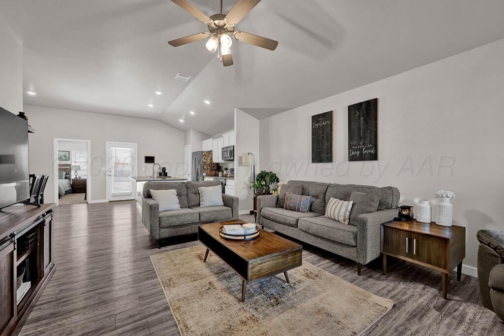 7101 Athens Street Amarillo, TX 79118 - Photo 2 of 15 Athens_livingroom