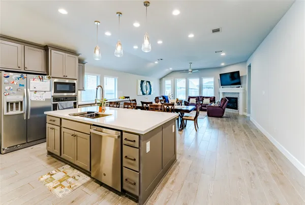 $3,250 | 20430 Avelignese Way, Tomball, TX 77377