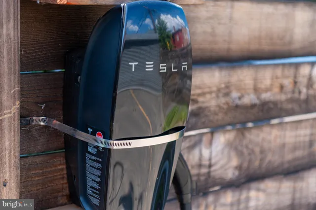 $3,950 | 1631 Montello Avenue Northeast, Unit PH1, Washington, DC 20002