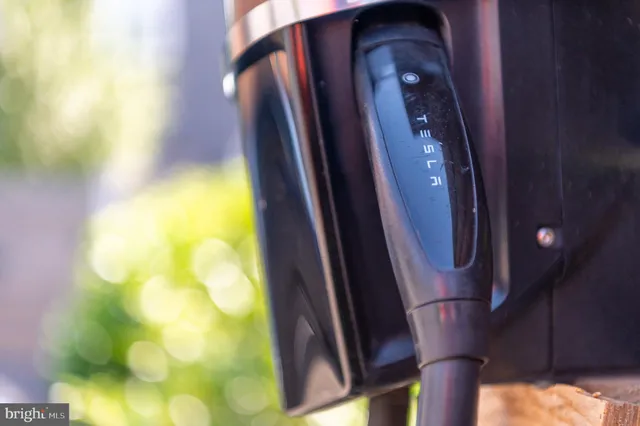 $3,950 | 1631 Montello Avenue Northeast, Unit PH1, Washington, DC 20002