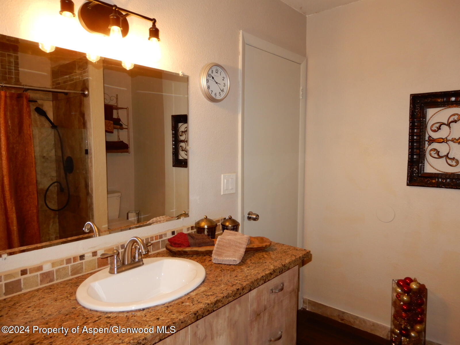 1018 Wamsley Way Rifle, CO 81650 - Photo 13 of 22 DSCN2929 Full Upstairs Bathroom