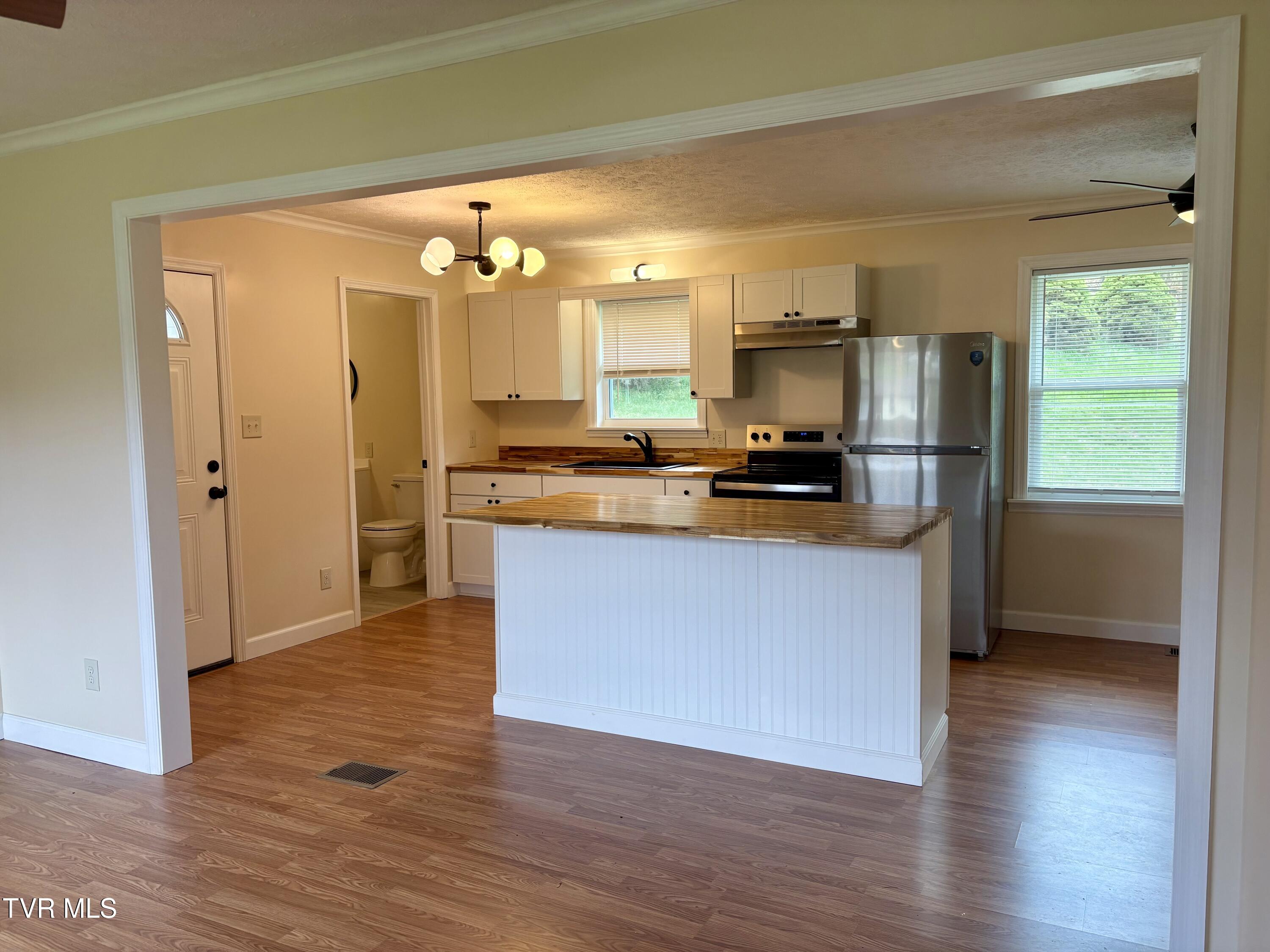 1849 State Rd T-650 Jonesville, VA 24263 - Photo 17 of 21 Kitchen