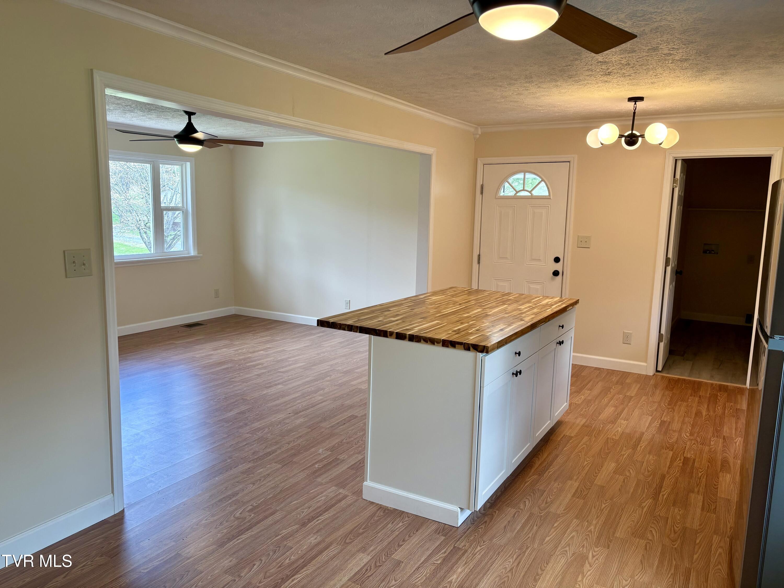 1849 State Rd T-650 Jonesville, VA 24263 - Photo 21 of 21 Living room