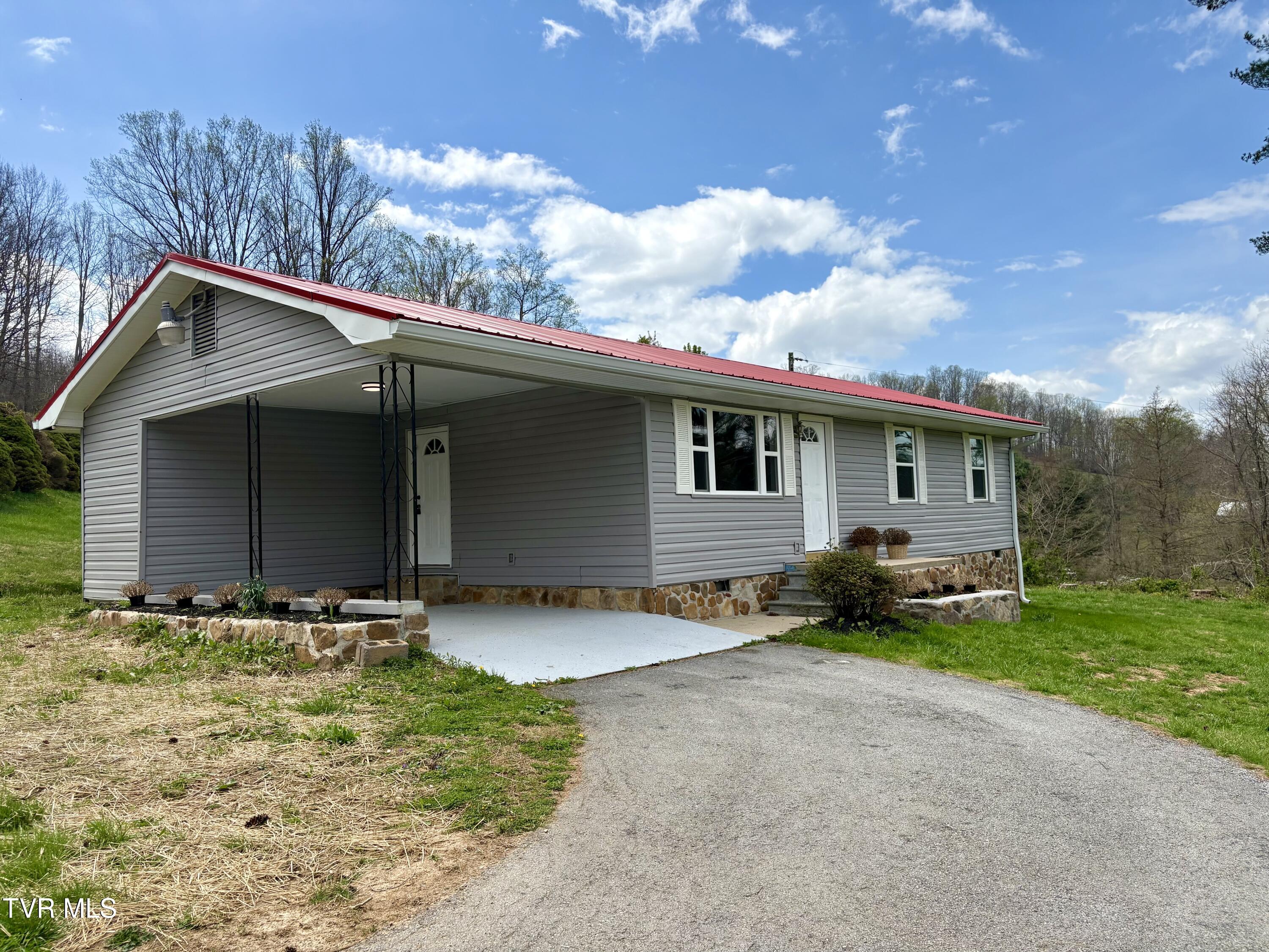1849 State Rd T-650 Jonesville, VA 24263 - Photo 3 of 21 Front
