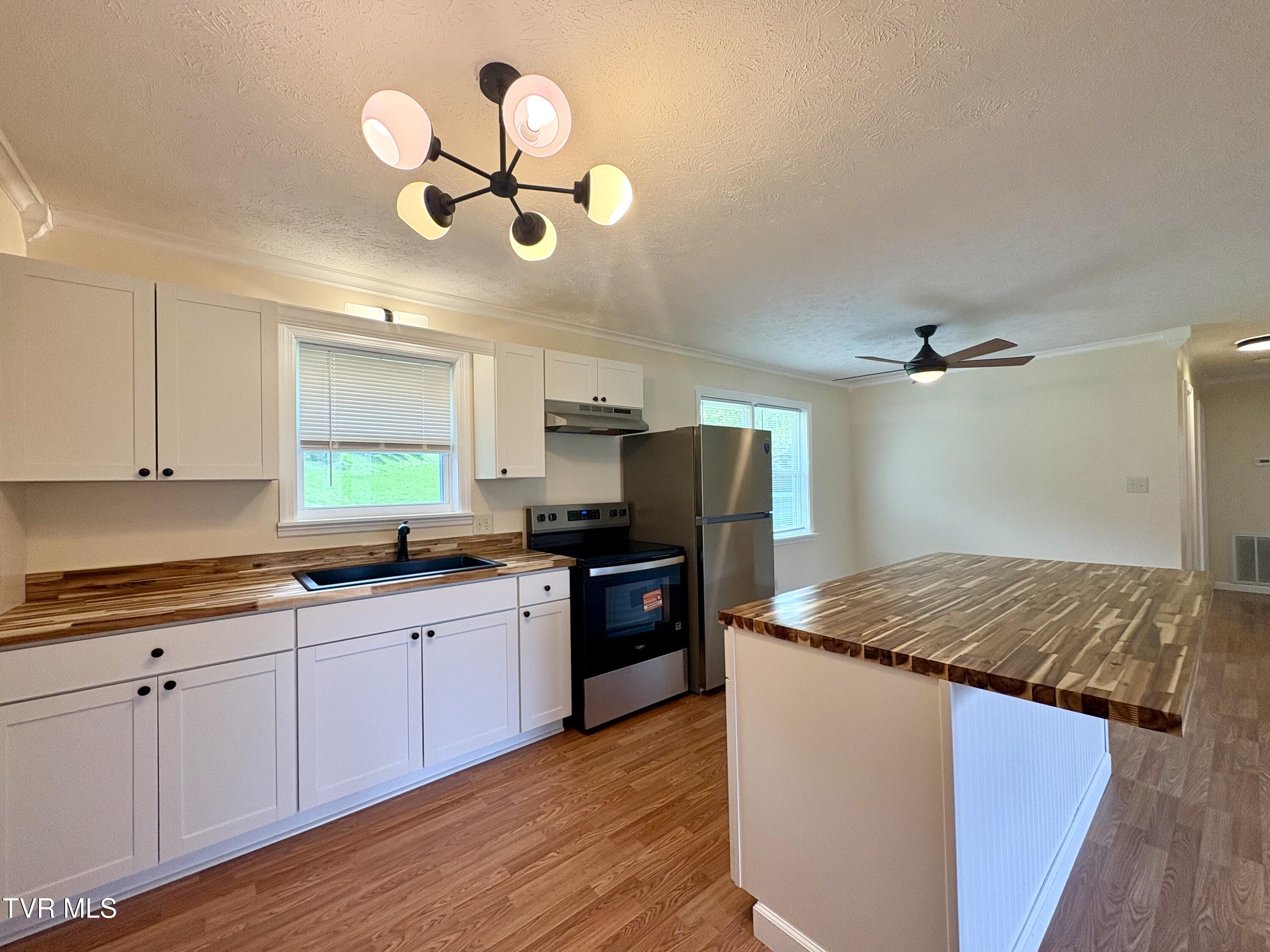 1849 State Rd T-650 Jonesville, VA 24263 - Photo 8 of 21 Kitchen