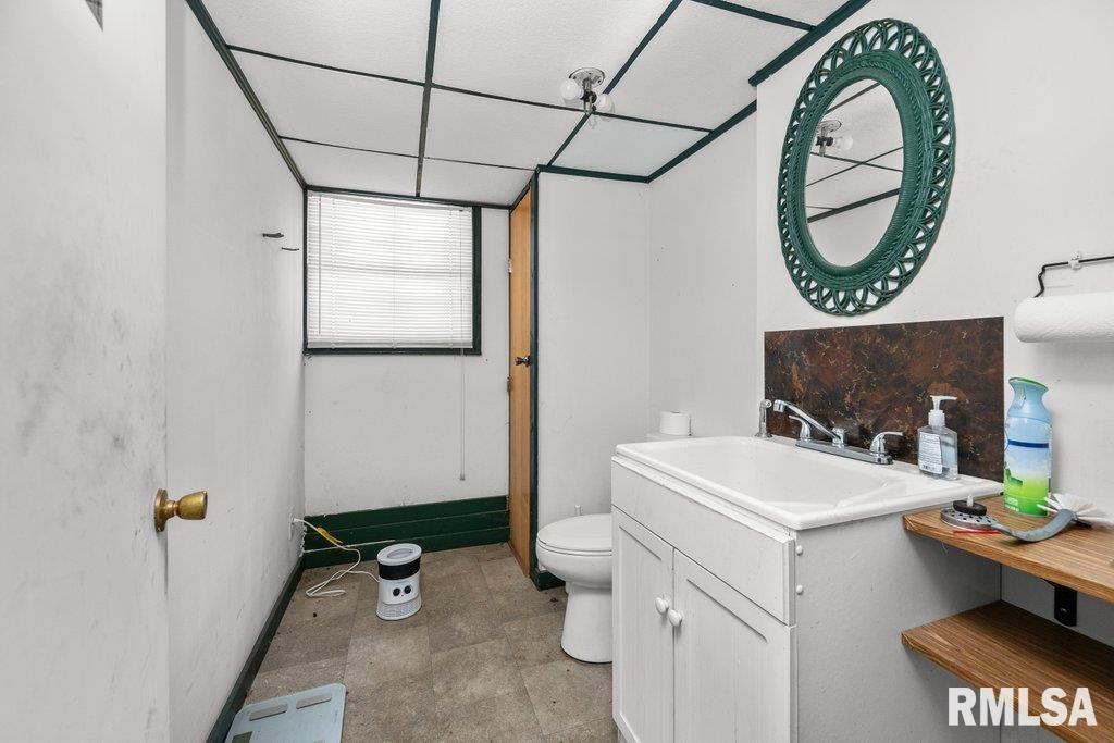 409 233rd Street Aledo, IL 61231 - Photo 29 of 45 a utility room with dryer and washer