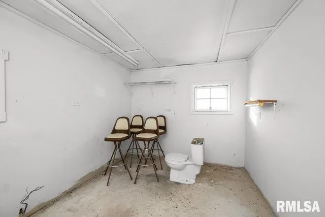 a view of a house with a yard and garage