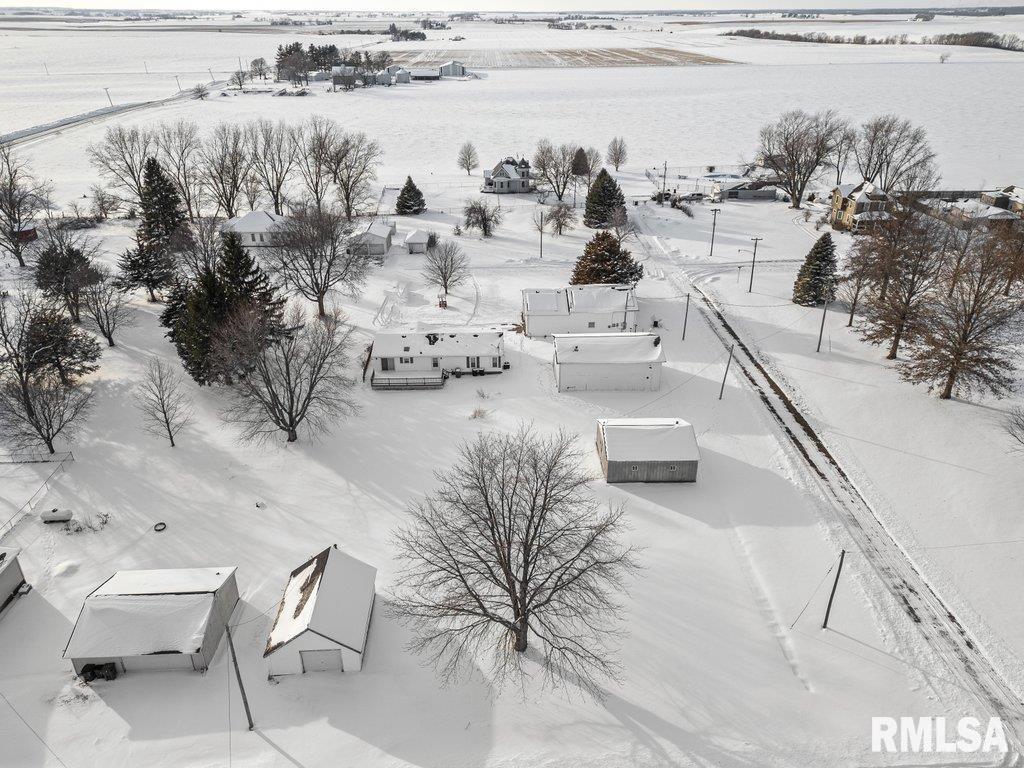 409 233rd Street Aledo, IL 61231 - Photo 42 of 45 a view of a terrace with seating space