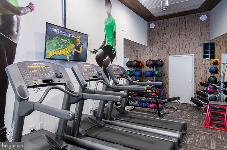 1222-26 Arch Street, Unit 507 Philadelphia, PA 19107 - Photo 12 of 22 a room with gym equipment
