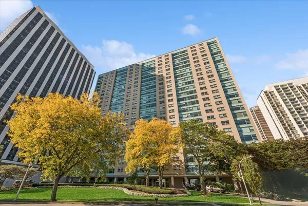 $625,000 | 3180 North Lake Shore Drive, Unit 2H, Chicago, IL 60657