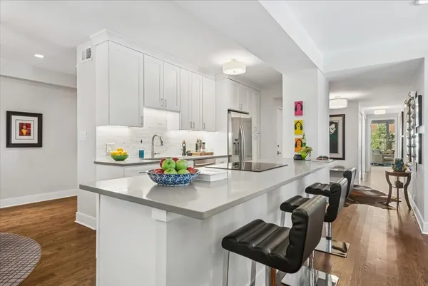 $625,000 | 3180 North Lake Shore Drive, Unit 2H, Chicago, IL 60657