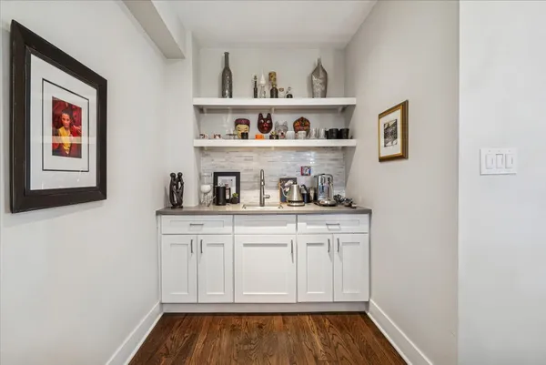 $625,000 | 3180 North Lake Shore Drive, Unit 2H, Chicago, IL 60657