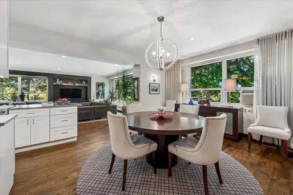 $625,000 | 3180 North Lake Shore Drive, Unit 2H, Chicago, IL 60657