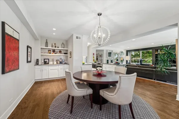 $625,000 | 3180 North Lake Shore Drive, Unit 2H, Chicago, IL 60657