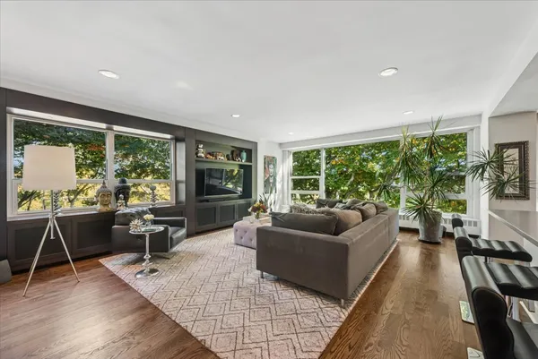 $625,000 | 3180 North Lake Shore Drive, Unit 2H, Chicago, IL 60657