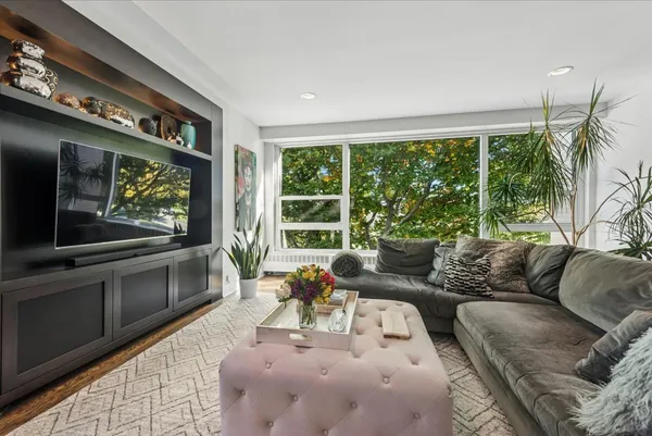 $625,000 | 3180 North Lake Shore Drive, Unit 2H, Chicago, IL 60657