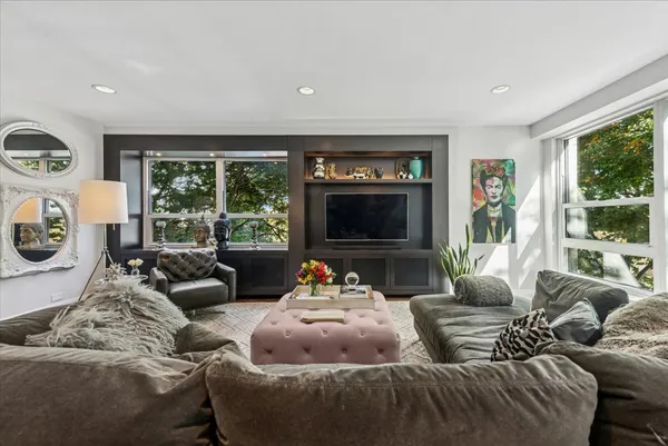 $625,000 | 3180 North Lake Shore Drive, Unit 2H, Chicago, IL 60657