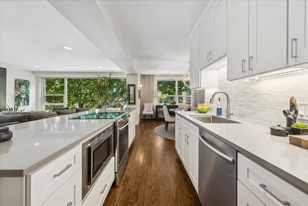 $625,000 | 3180 North Lake Shore Drive, Unit 2H, Chicago, IL 60657