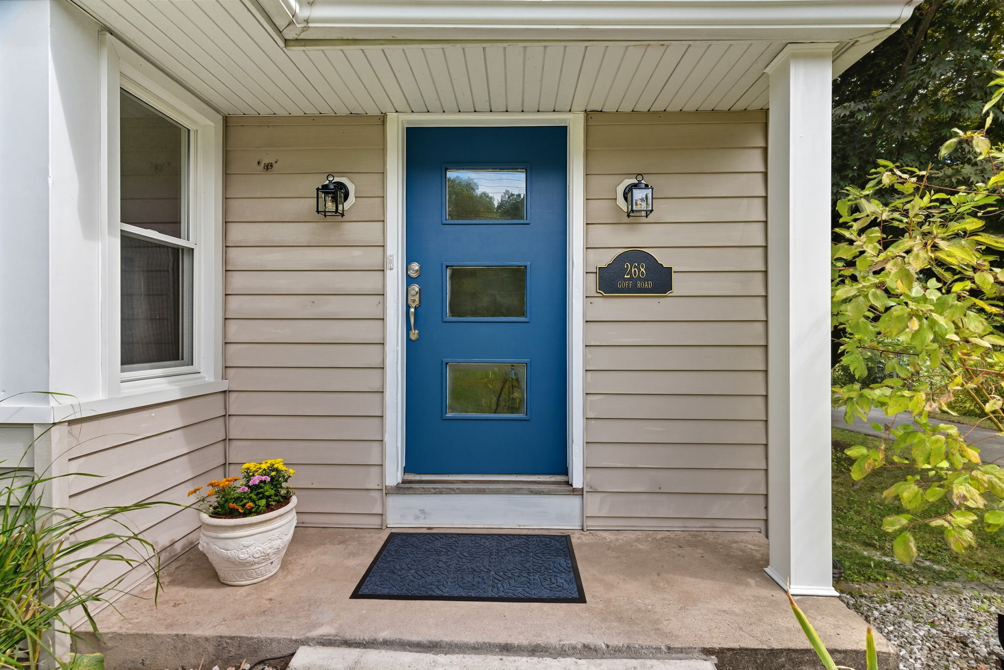 268 Goff Road Wethersfield, CT 06109 - Photo 2 of 27