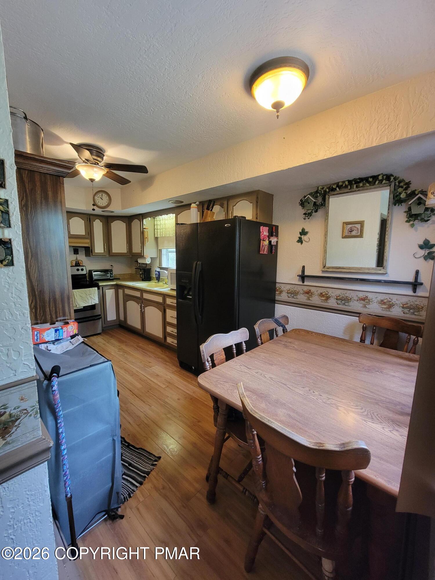 320 Hillside Street Forest City, PA 18421 - Photo 3 of 22 1000060904 (2)