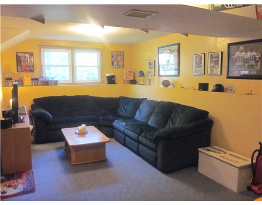 53 Montauk Road Narragansett, RI 02882 - Photo 6 of 11 Den/Family/Great Room.