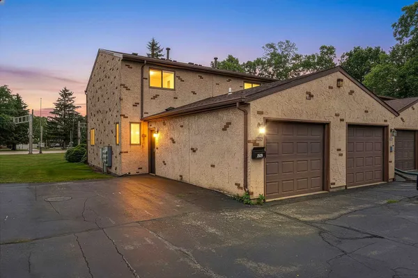 $200,000 | 2529 Fond Du Lac Road, Oshkosh, WI 54902