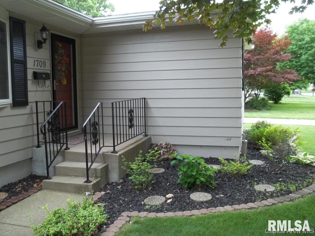 1709 North 23rd Street Springfield, IL 62702 - Photo 3 of 36