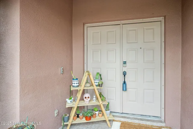 a view of backyard with tub and trees around